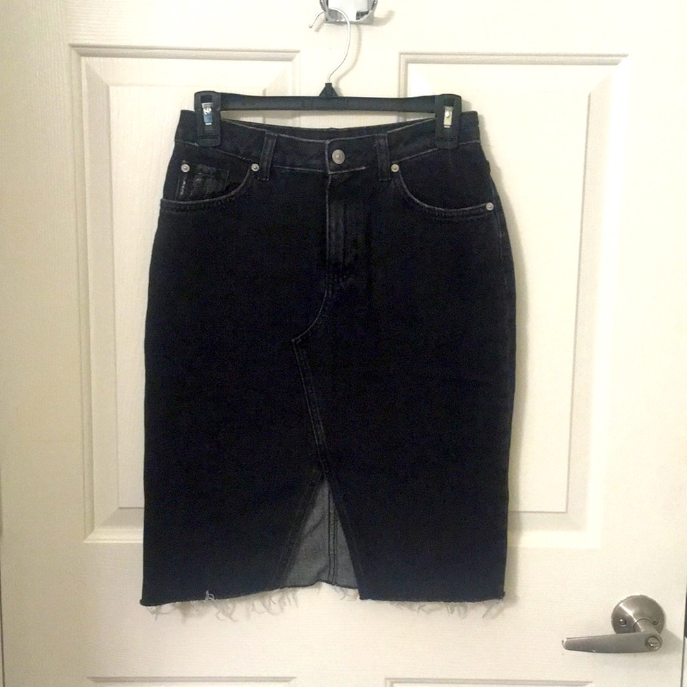 Fitted skirt